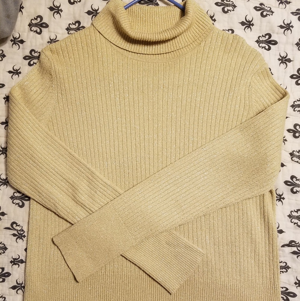 Golden pull over - Picture 2 of 4